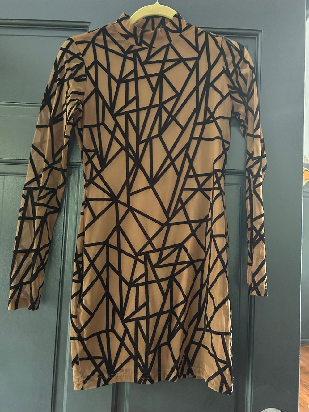 Long Sleeve Geometric Bodycon Dress in Tan and Black